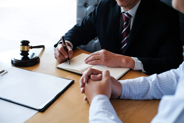 hero-what-to-expect-when-meeting-with-your-lawyer-for-the-first-time
